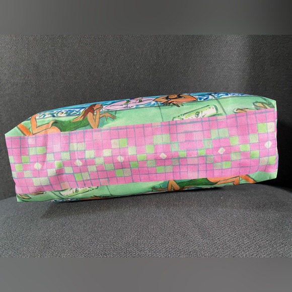 ⭐️Estee Lauder Cosmetic Makeup Bag Swimmers in Pool Charm Zip - Picture 4 of 16